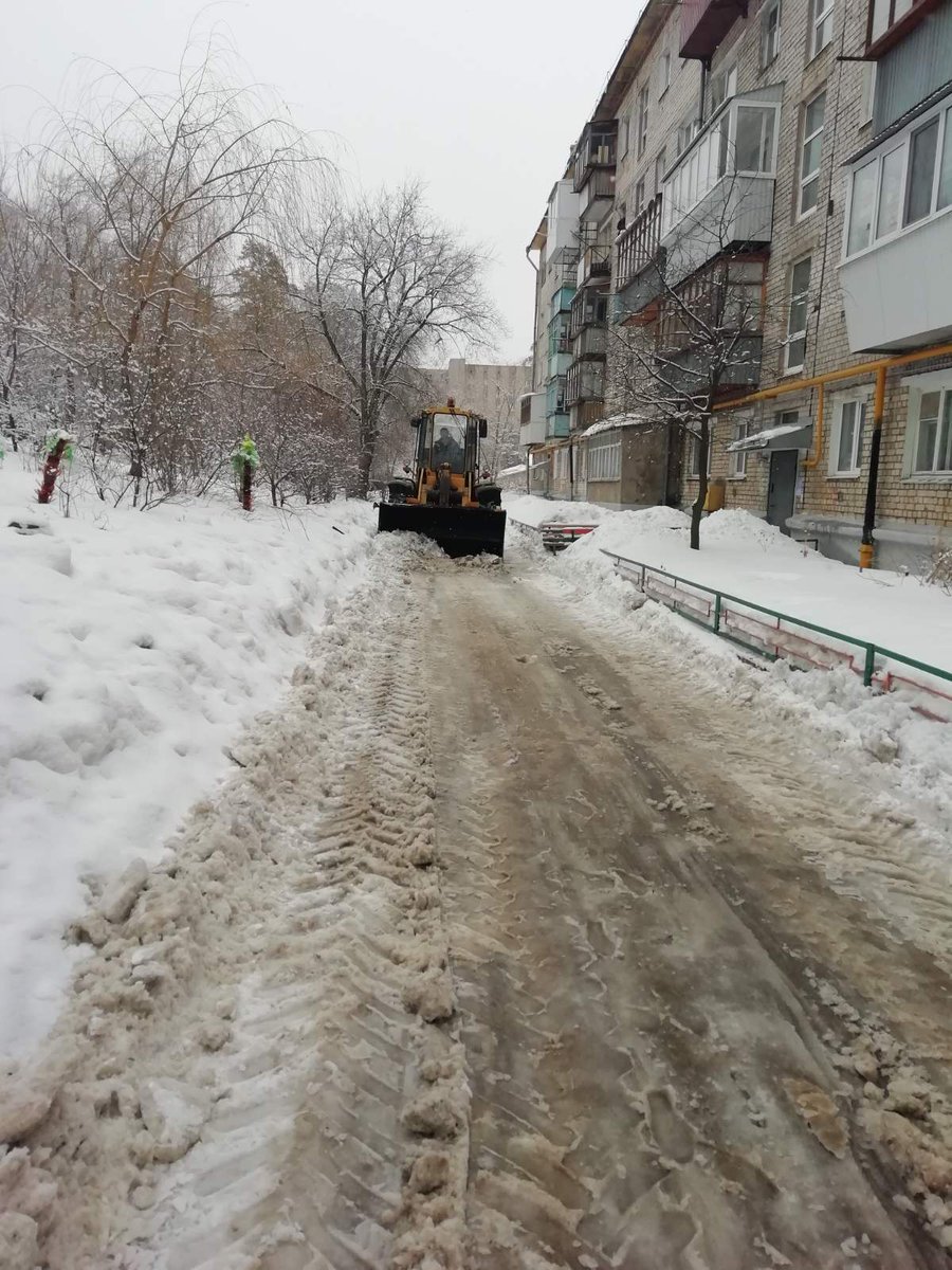 Gilischnik's tweet photo. Расчистка внутриквартальных дорог п. Прибрежный 25.03.2021г.
 ул. Парусная , д. 4,10,12; ул. Юности д. 1; ул. Звездная д. 5 https://t.co/YWi24lGDfG