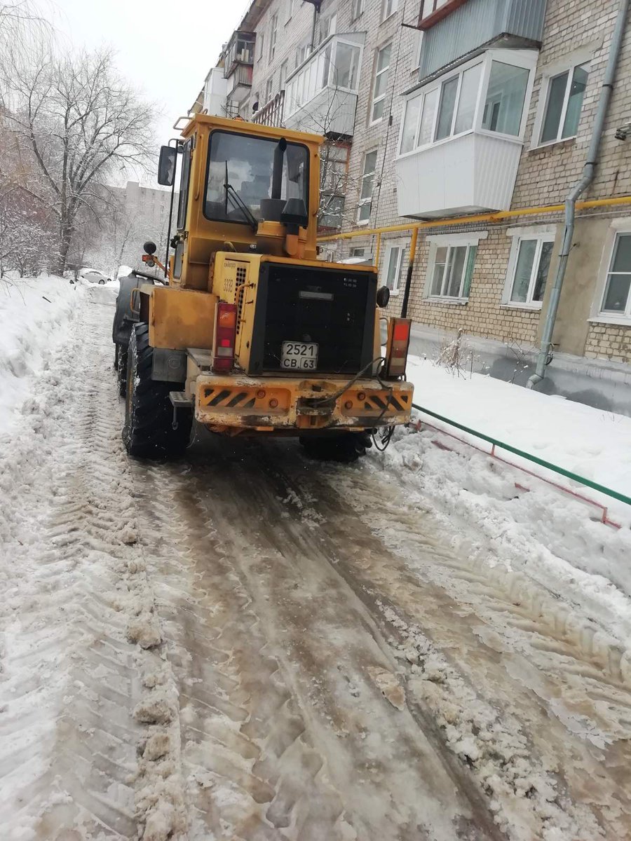 Gilischnik's tweet photo. Расчистка внутриквартальных дорог п. Прибрежный 25.03.2021г.
 ул. Парусная , д. 4,10,12; ул. Юности д. 1; ул. Звездная д. 5 https://t.co/YWi24lGDfG
