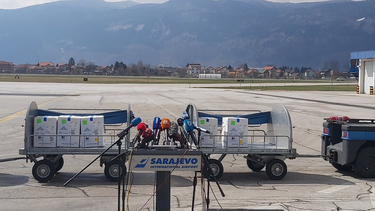 tzustra's tweet photo. Vakcine. 23.400 doza. Pfizer/BioNTech. @novabhtv @newsmaxadriabh https://t.co/ZPoJJfMKtr