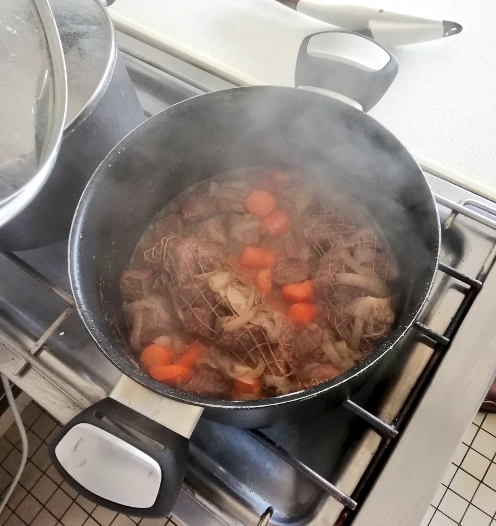IdeleLabo's tweet photo. Essais cuisson sur des morceaux à cuisson lente. Quel temps de cuisson ? En cocotte ? Sous pression ?
Tests en cours pour pouvoir y répondre ! 😁🍲
#SQCV_Idele #bourguignon https://t.co/1rn2qM0enB