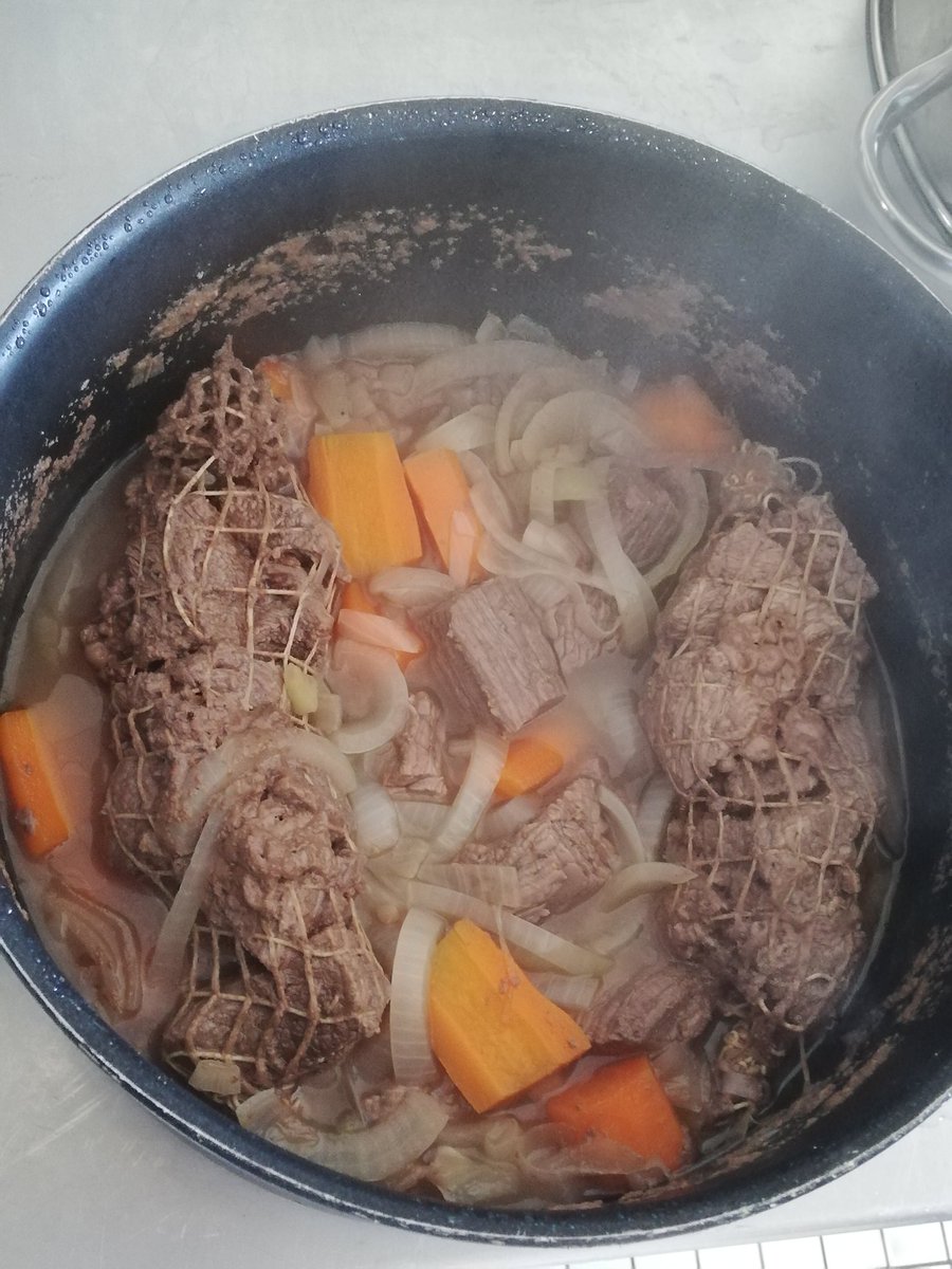 IdeleLabo's tweet photo. Essais cuisson sur des morceaux à cuisson lente. Quel temps de cuisson ? En cocotte ? Sous pression ?
Tests en cours pour pouvoir y répondre ! 😁🍲
#SQCV_Idele #bourguignon https://t.co/1rn2qM0enB