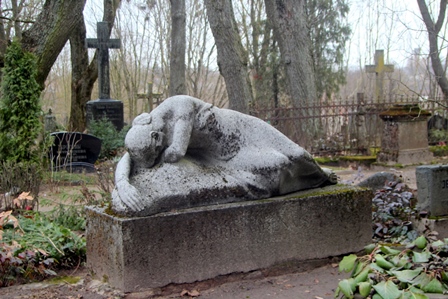 Bauskas muzejā noris darbs pie Bauskas Veco kapu vēsturiskās izpētes bauskasmuzejs.lv/i?id=9