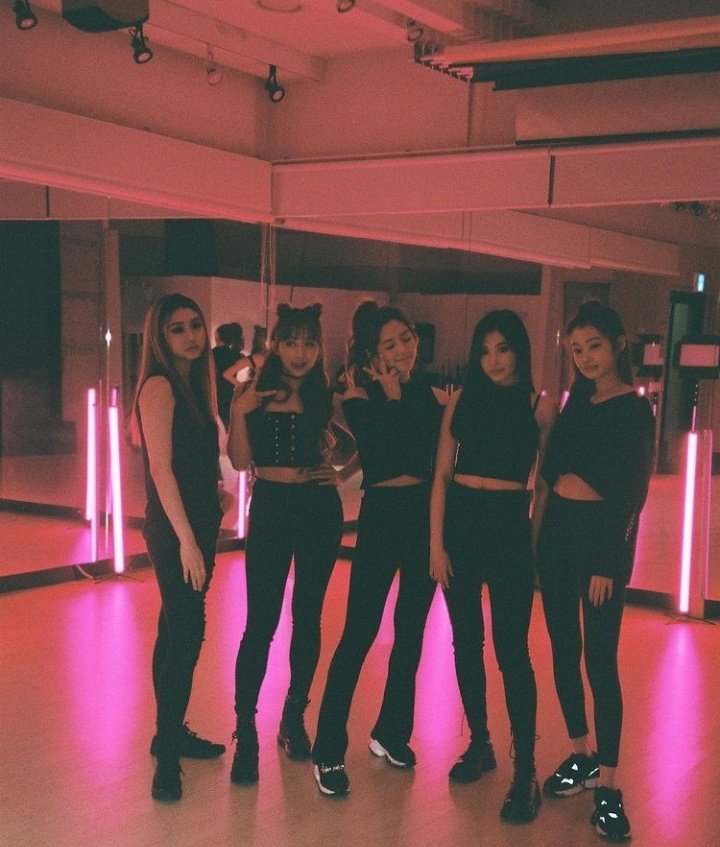 ditapic's tweet photo. © secretnumber.official 250321

With the girls ♥

#SECRETNUMBER #SECRET_NUMBER #시크릿넘버 #dita #ditakarang #karang #디타 https://t.co/WZkuidAd2m