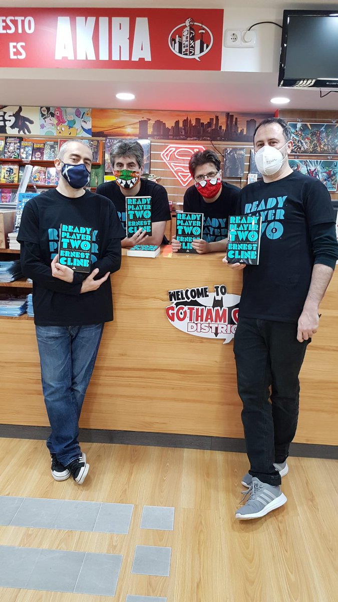 Akira_Comics's tweet photo. 🤩¡Increíble!🤩 Hoy sale a la venta #ReadyPlayerTwo editado por @penguinlibros y nos han enviado varias camisetas para el equipo. Consigue tu ejemplar 👉🏻 https://t.co/o4UdalCzds👈🏻 https://t.co/MsKMM0UxTT