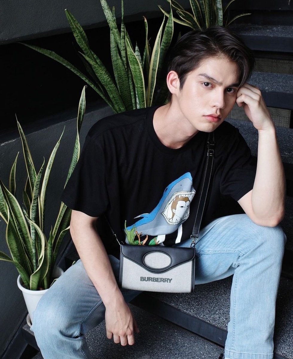 Brightwin4_ever's tweet photo. B1 cool man ☀

IG : eedzilar

#bbrightvc
#ไบร์ทวิน https://t.co/kVfS5Dttiq