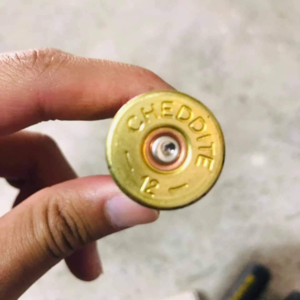MayPyaeSoneHte1's tweet photo. 25 Mar, Taunggyi
Two people killed, the corpse was looted by the army

"Both are young. One hit his head n one to his chest. Two fell. Unluckily, the boy's body was stolen by the army. Sniper rifles can be seen on building in downtown ”said a resident.

#WhatsHappeningInMyanmar https://t.co/iBMArr4siN