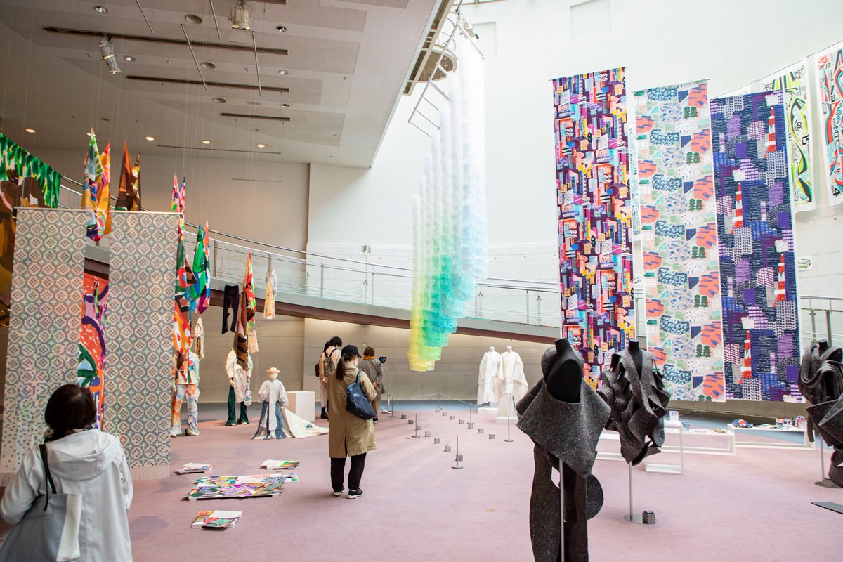 TokyoZokeiUniv's tweet photo. スパイラル(南青山)にて、本学に関係する様々な展示が開催中👏🛍️
🎈テキスタイルデザイン専攻領域・大学院修士課程デザイン研究領域 2020年度有志卒業制作・修士制作展「≠（ノット・イコール）」(3/28迄)
🎈鈴木マサルとむす美のふろしき(3/29迄)
🎈Tsubomi Collection Vol.5 Japan NEW ROOM(3/30迄) https://t.co/uEsPXj9Rk1