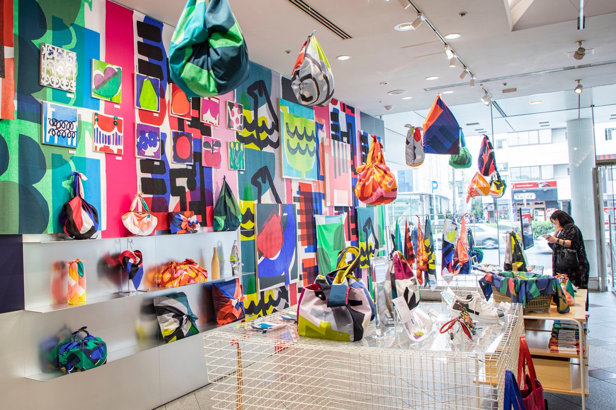 TokyoZokeiUniv's tweet photo. スパイラル(南青山)にて、本学に関係する様々な展示が開催中👏🛍️
🎈テキスタイルデザイン専攻領域・大学院修士課程デザイン研究領域 2020年度有志卒業制作・修士制作展「≠（ノット・イコール）」(3/28迄)
🎈鈴木マサルとむす美のふろしき(3/29迄)
🎈Tsubomi Collection Vol.5 Japan NEW ROOM(3/30迄) https://t.co/uEsPXj9Rk1