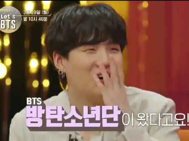 jiminvoguee's tweet photo. Look at his litol hands I'm crying 🥺 https://t.co/AkuVLH0Grz