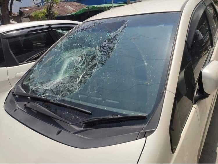 MayPyaeSoneHte1's tweet photo. 25 Mar, Taunggyi
STOP ABDUCTIONS

In Taunggyi, military council troops are carrying out violent shootings and destruction of public cars and motorcycles.

#Mar25Coup
#WhatsHappeningInMyanmar https://t.co/l2VD6leBVC