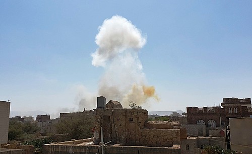 DesarmaMadrid's tweet photo. ¡Hoy 6º aniversario de la guerra en Yemen!

EXIGIMOS al Gobierno que suspenda inmediatamente las ventas de armas a Arabia Saudí y Emiratos Árabes Unidos. 
NO queremos ser cómplices de las atrocidades que cometen.

#StopArmasYa
#FueraSeñoresDeLaGuerra https://t.co/D2bFslhsFC