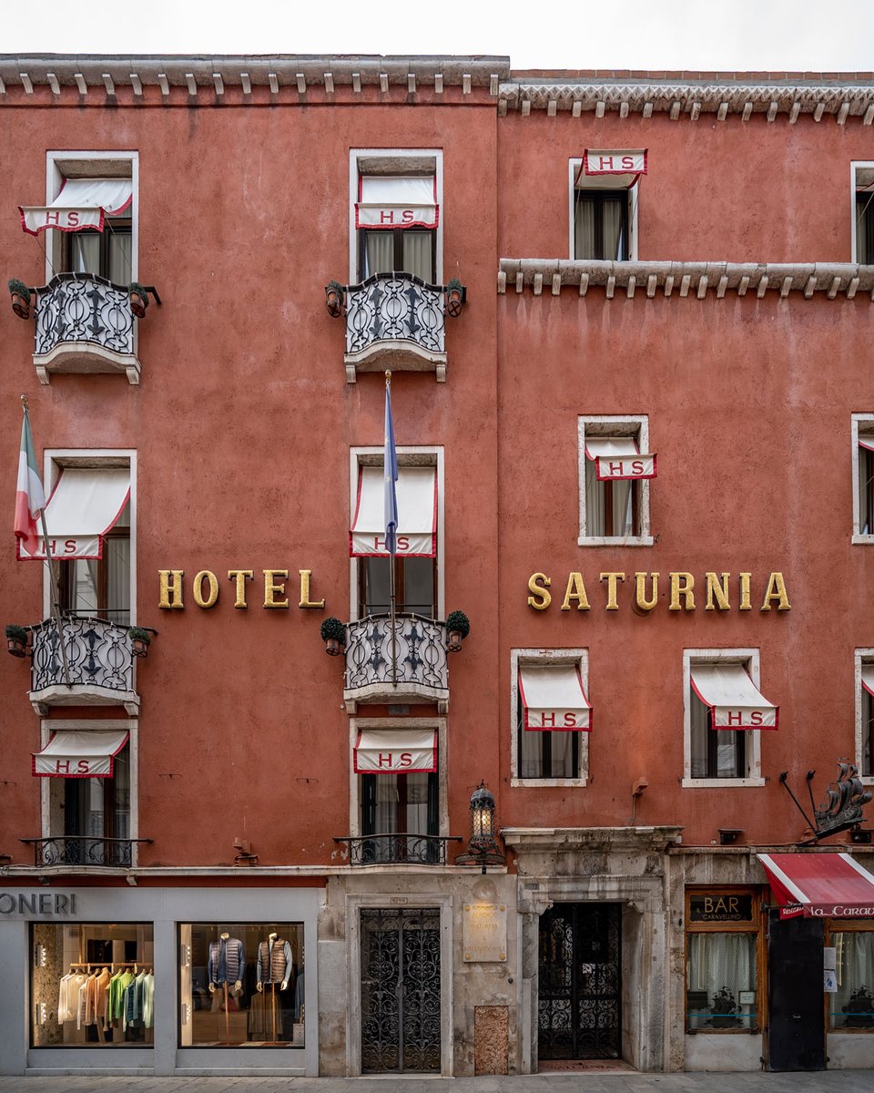 isoplamsrl's tweet photo. Da 1600 anni la bellezza incantata di Venezia ispira artisti, poeti e persone di tutto il mondo!
Con il nostro intervento presso il famoso Hotel Saturnia &amp; International, abbiamo avuto la possibilità di goderci la magnifica vista di questa storica città! 
#Venezia1600 #isoplam https://t.co/4edmSUXmdR
