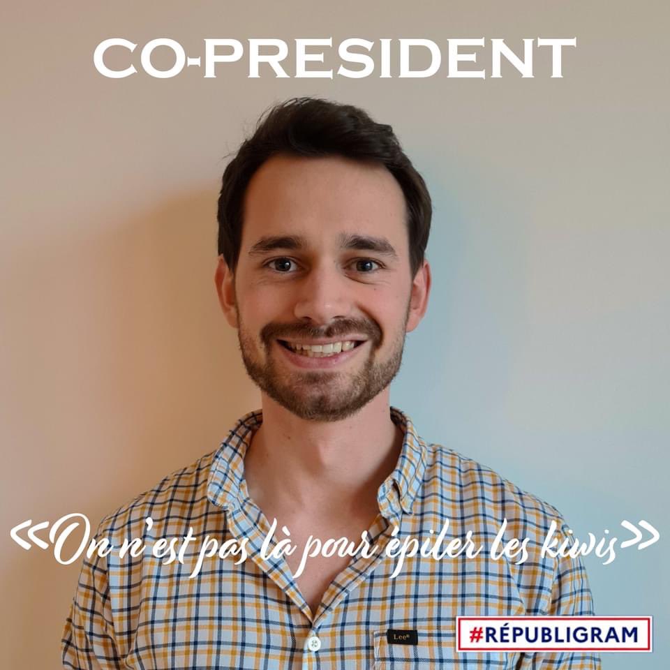 2api_tours_2022's tweet photo. [14] Simon Marcel : Co-Président 🦸‍♂‍

Pour occuper sa vie étudiante il est élu UFR, s'est engagé chez InterPharma en tant que Secrétaire puis en est devenu l'actuel Président. 
À l'initiative de cette aventure 2API, il a à ❤️ de vous organiser un événement sensationnel. 🎆 https://t.co/CkDIHXxwFK
