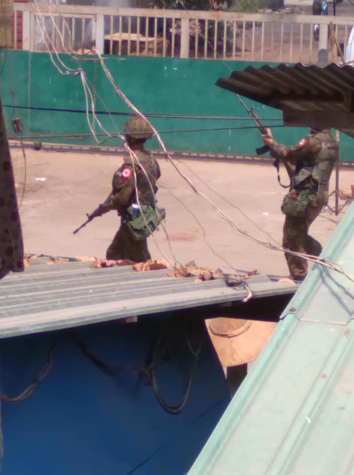 IrrawaddyNews's tweet photo. At least three civilians were injured when the security forces opened fire on wards in Yangon’s Thingangyun Township following a crackdown on anti-regime protesters. Police and soldiers broke into houses to detain the protesters, according to local residents. (Photo: CJ) https://t.co/rzqhRIsrpW