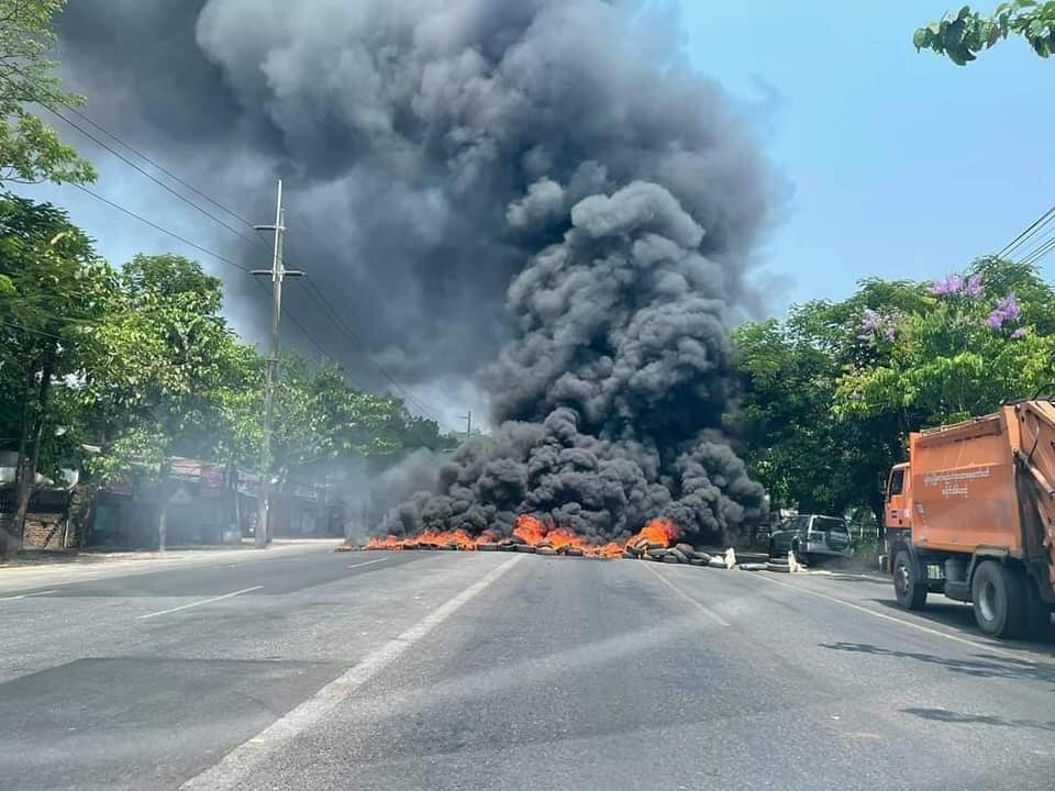 IrrawaddyNews's tweet photo. At least three civilians were injured when the security forces opened fire on wards in Yangon’s Thingangyun Township following a crackdown on anti-regime protesters. Police and soldiers broke into houses to detain the protesters, according to local residents. (Photo: CJ) https://t.co/rzqhRIsrpW