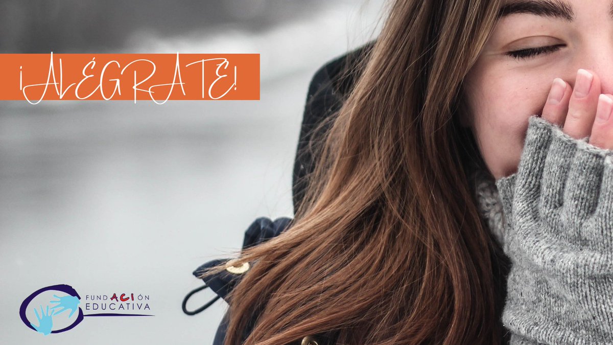 ¡Alégrate! es lo primero que oye María. Este saludo le revela que Dios la sueña alegre, la sueña con su vida desplegada. Ese es el mismo deseo que Dios tiene para ti. Ojalá puedas vivir tu vida diaria como respuesta a ese sueño.
.
#SomosDeEsclavas