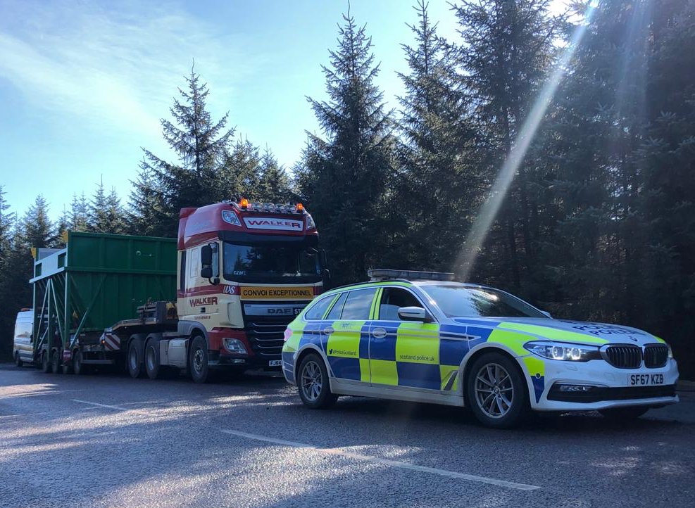 4.5M wide load under police escort in Scotland @Walker_Tuxford #logistics #logisticsolutions #haulage #heavyhaulage #heavytorque #transport #abnormalload #lowloader #abnormalloads #specialisthaulage #trucks  #wideload #steelerection #steelfabrication #fabrication