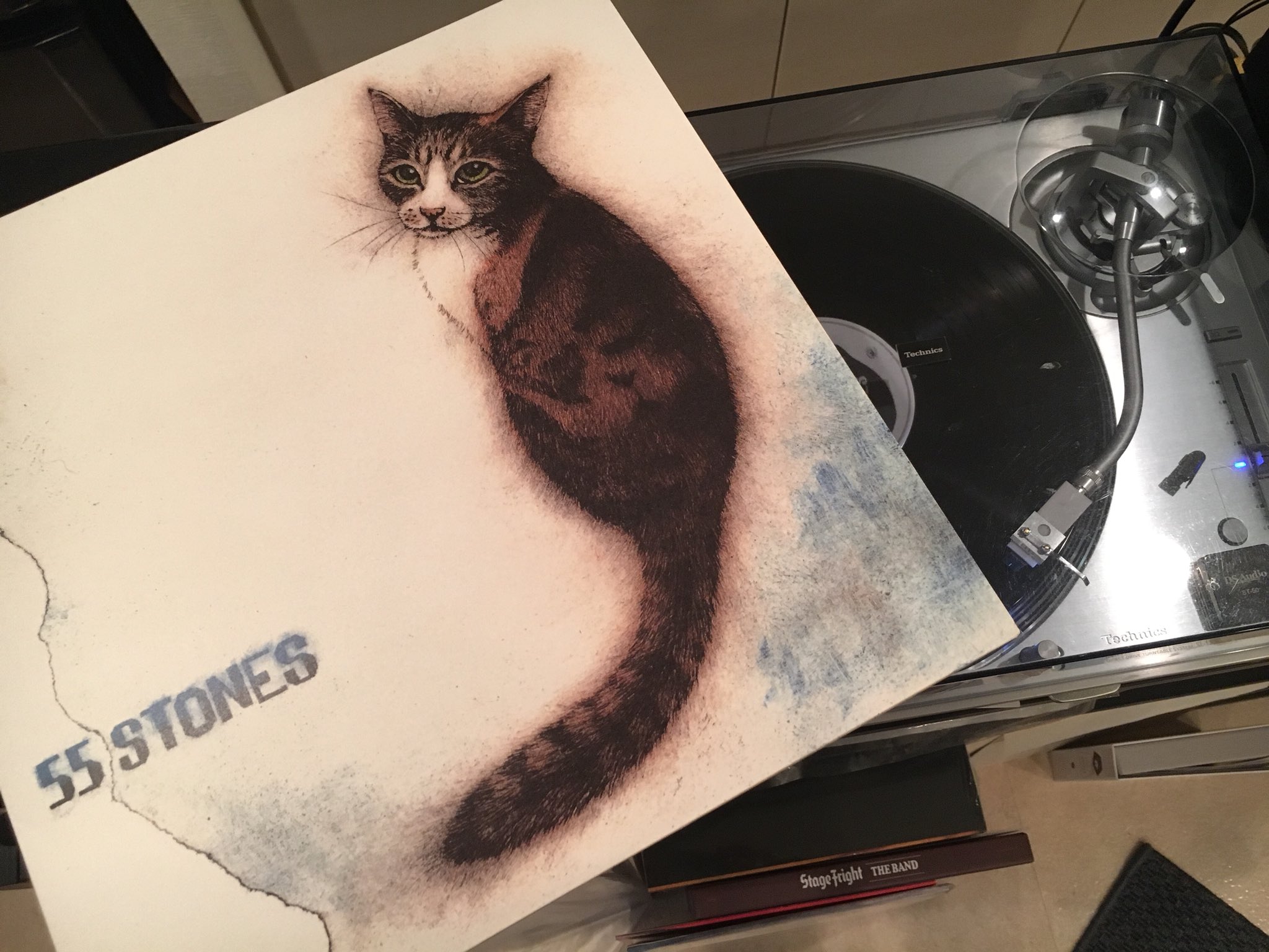 浦沢直樹 Naoki Urasawa公式情報 斉藤和義くん 55 Stones また名盤誕生です アナログで聴く Boy がまた格別です 斉藤和義 55stones Boy T Co V0t8fat4 Twitter