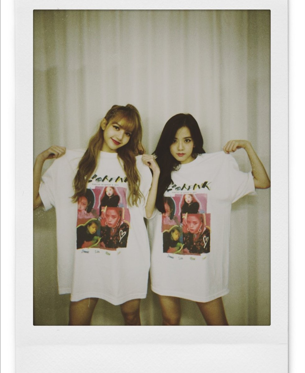 jsmrn's tweet photo. Lisoo goals https://t.co/UehTVFds44