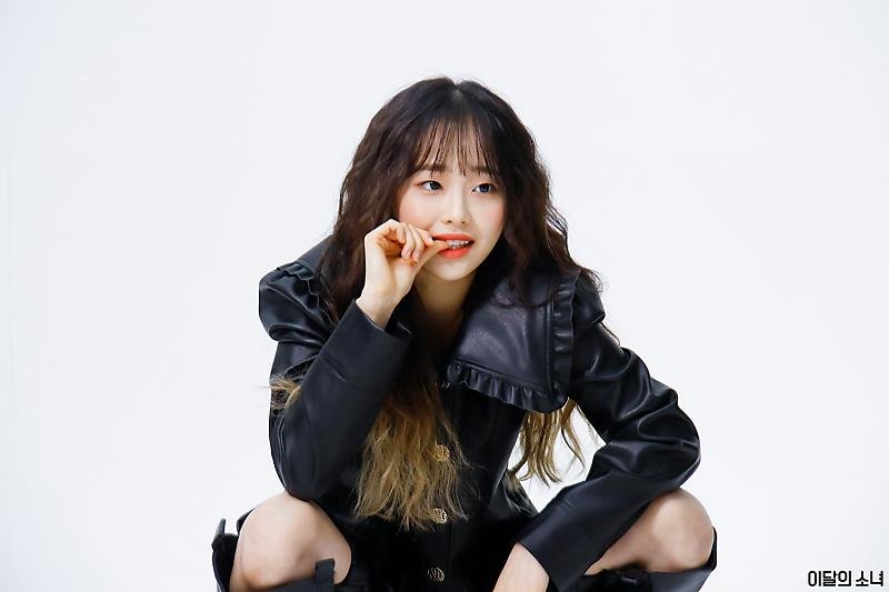 Ким джиу loona. Ким джиу loona. Ким джиу loona. Chuu корейская певица. Эмбер джозефина лю с длинными волосами.