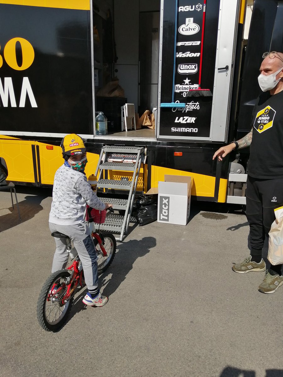 superpicabo's tweet photo. @JumboVismaRoad thank you for your kindly team!! Good luck for today too from a little Riccione Fan https://t.co/Nd4h6DmB2l