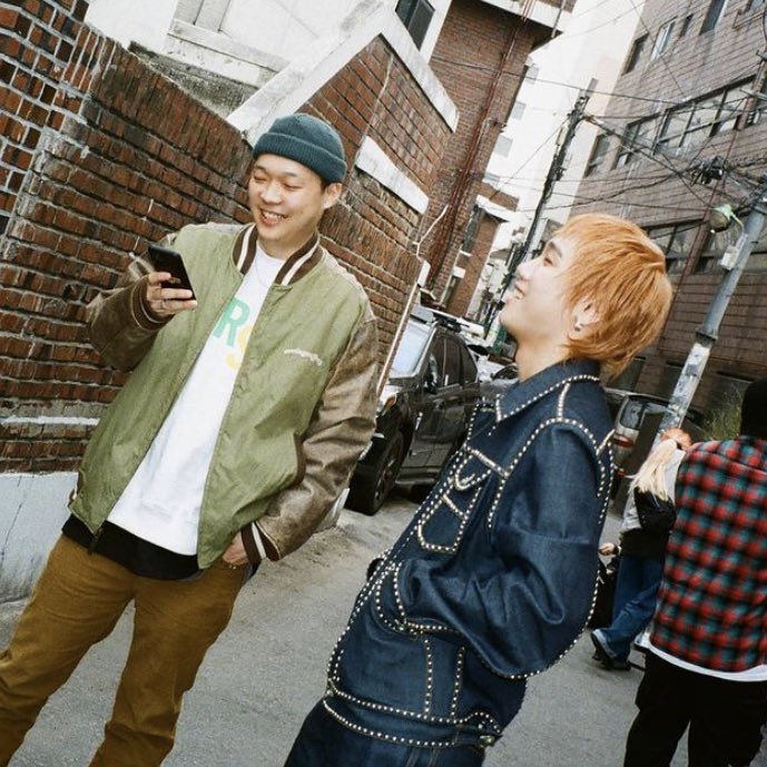 4 the Youth album Paloalto  was orange and Justhis was green, but now Justhis dyed his hair orange and Paloalto wearing green,,, it was all unplanned too