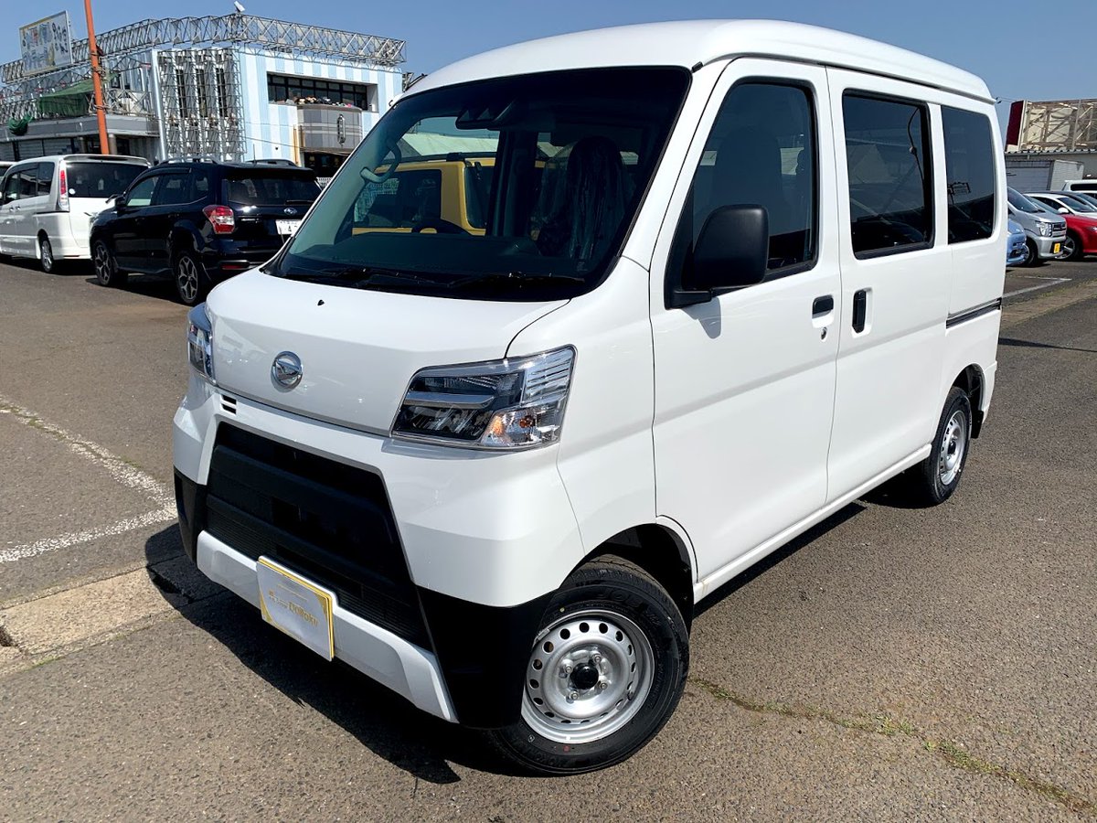 daitokucar1's tweet photo. ハイゼットカーゴの届出済未使用車入荷しました💁‍♂️
色は白、他にシルバー2台あります🚗
令和2年式でLEDヘッドライト、キーレス、両側スライドドア付で車両本体価格は108.8万円✨
お仕事用に、遊びのベースに最適な1台ですよ🙆‍♂️ https://t.co/witcoJjstR