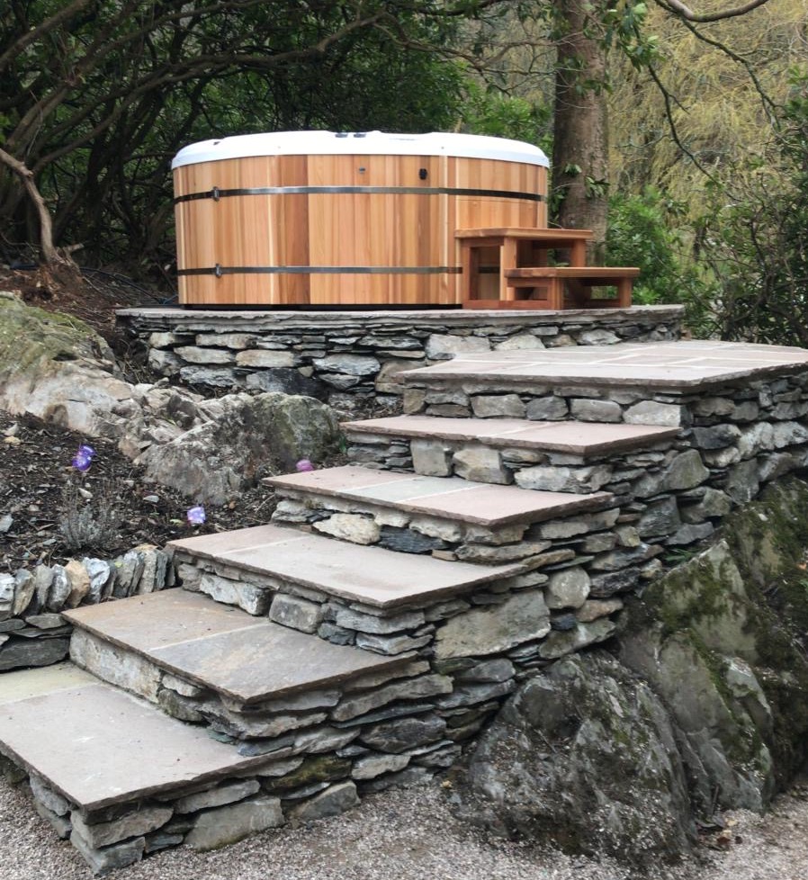 Urbancedar's tweet photo. @urbancedar latest installation in the Lake District for @townheadestate looks stunning sat on top of a bespoke stone plinth with cascading steps #urbancedar #hottubs #lakedistrict #weddings #sportpremium https://t.co/m6efziA1Ud