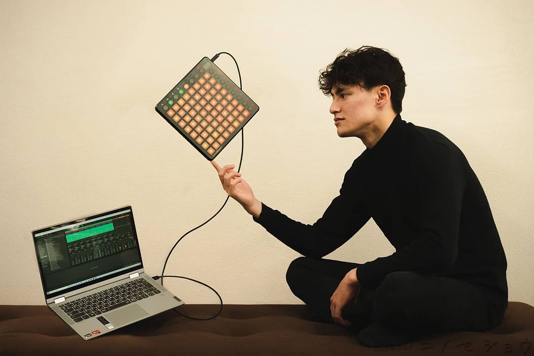 helio_rex_music's tweet photo. Photo: @shoninose_photo
Model: @heliorex_music
こうやって曲描くんやで😗
#photography #model #style #photoshoot #photo #portrait #ableton #abletonlive #lenovo #bedroomproducer #mixedmodel #プロデューサー #メンズハーフモデル #被写体 #モデル #ハーフモデル #メンズモデル https://t.co/FKLBYL1K8V