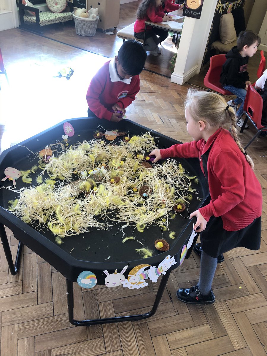 BubsyTownhill's tweet image. Chick chick chick chick chicken.. lay a little egg for me! We’ve been learning all about the lifecycle of a chicken. 🐓🥚🐥 #tcsreception #tcsscience