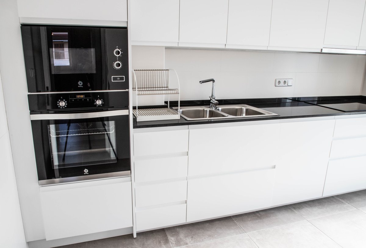 MiozziSimone's tweet photo. ⭐ Ocasión---> 290.000€
------------------------------------------------------

Se vende piso totalmente REFORMADO (a ESTRENAR) en Plaza Madrid.

- 112 m2;
- 3 dormitorios; 
- 2 baños;
- cocina independiente;
 -terraza de 10 m2. 

📞623 02 28 09
#ocasion #estrenar #enventa  #red https://t.co/TeJXYhKJ4v