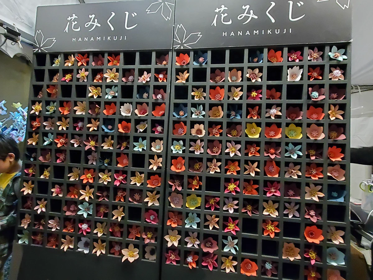 センスが際立つはなみくじ！お花の根元におみくじがついているなんて素敵