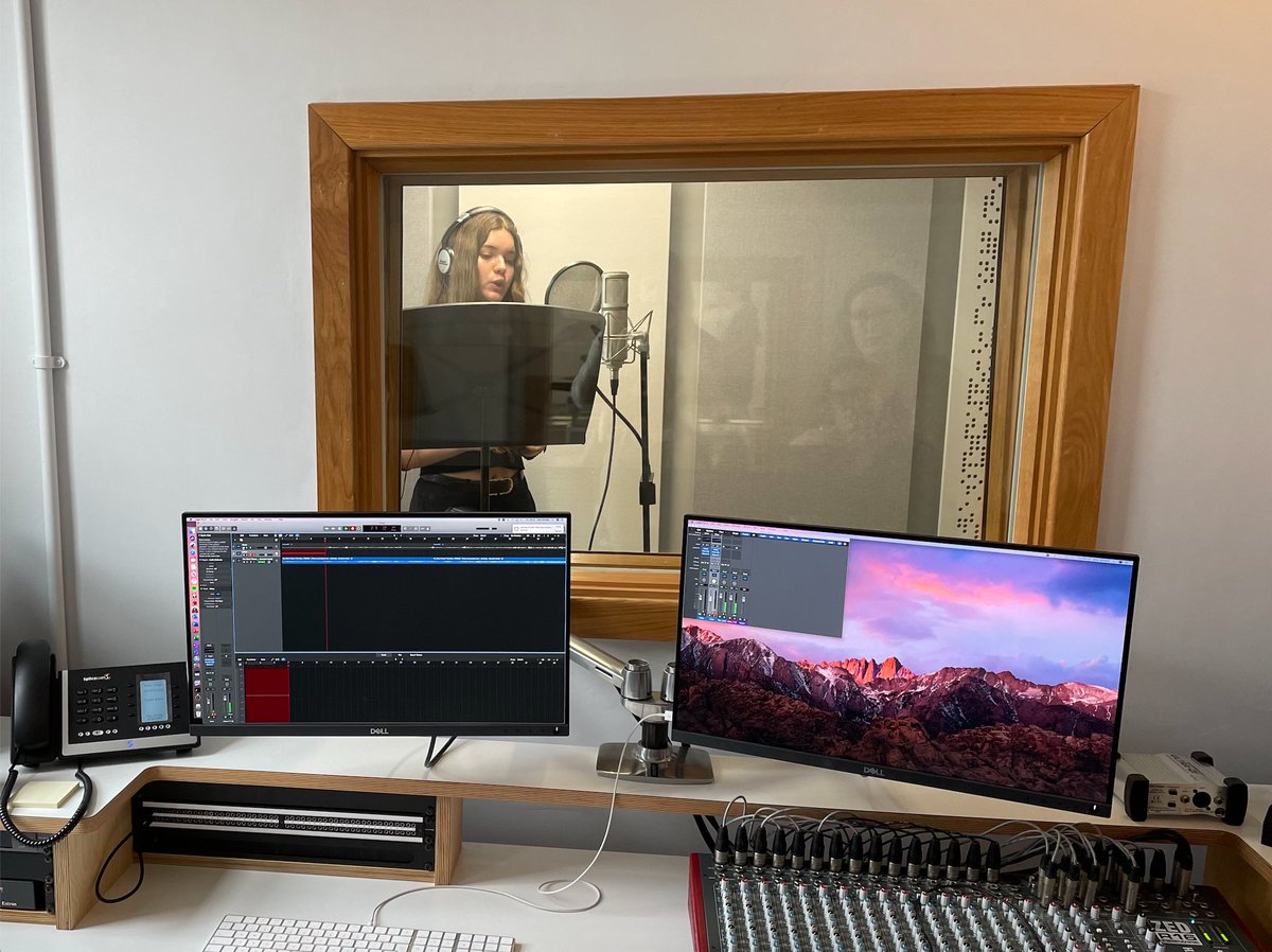 QAS_Music's tweet photo. Caitlin L6 is in the vocal booth this morning! Check the #QASounds playlist tomorrow to listen to her recording @QASCaversham #QASMusic https://t.co/HGm4LDiyqX https://t.co/y5BqrYGCMz
