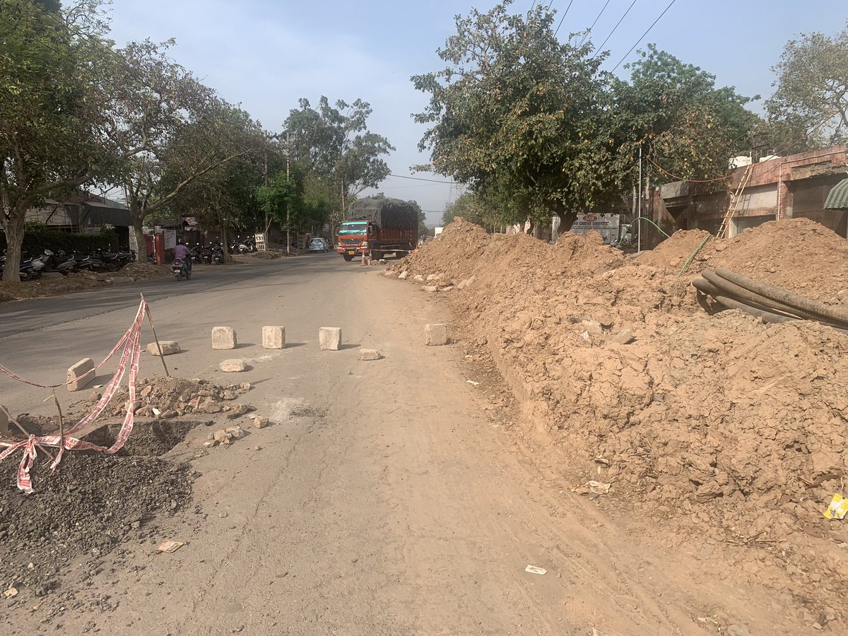 DevelopHaryana's tweet photo. Reasonless obstruction of traffic in industrial are phase 1 #Chandigarh for last two months where contractors is not doing anything and commuters suffer everyday. @MCChandigarh @KirronKherBJP @MCChandigarh @SanjayTandonBJP @arunsoodbjp @vpsbadnore kindly look at it https://t.co/8BsPnJxJlH