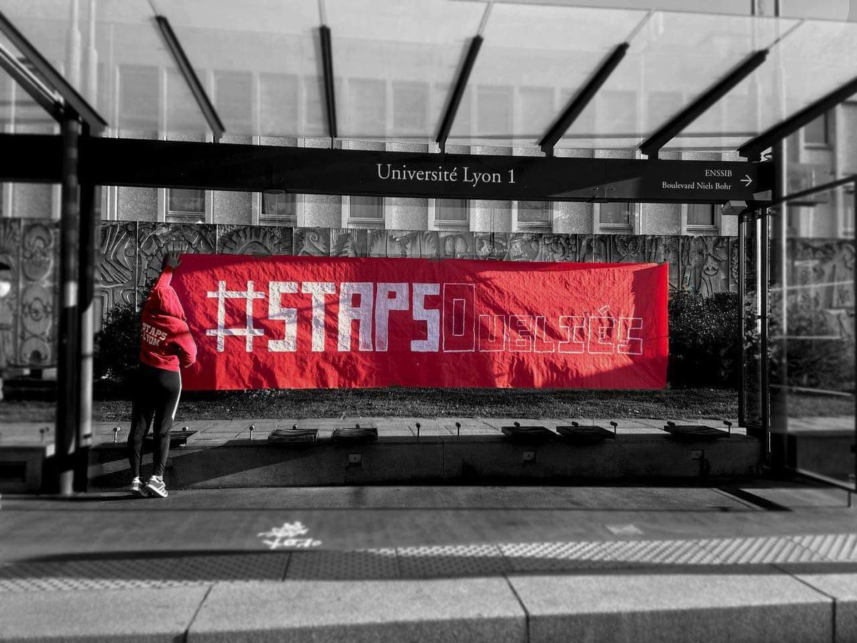 Stapsiens, stapsiennes.
Il est temps de nous faire entendre et de dire stop au gouvernement qui délaisse notre filière, donc nos étudiants, nos profs, notre avenir. 
Les choses doivent bouger et maintenant ! 
#stapsoubliés 

Cc : 
@anestaps
@univlyon1
<a href="/sup_recherche/">Ministère Enseignement supérieur et Recherche</a>
<a href="/jmblanquer/">Jean-Michel Blanquer</a>