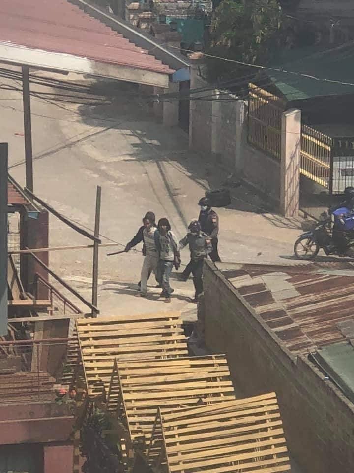 ATKyawt's tweet photo. In Taunggyi, Shan State, 4 people were killed in a terrorist attack by members of military council. Armed groups of the military council are beating and destroying people's homes.The details of the casualties and death toll have not yet been confirmed. #WhatsHappeningInMyanmar https://t.co/pNoWGKA0u2