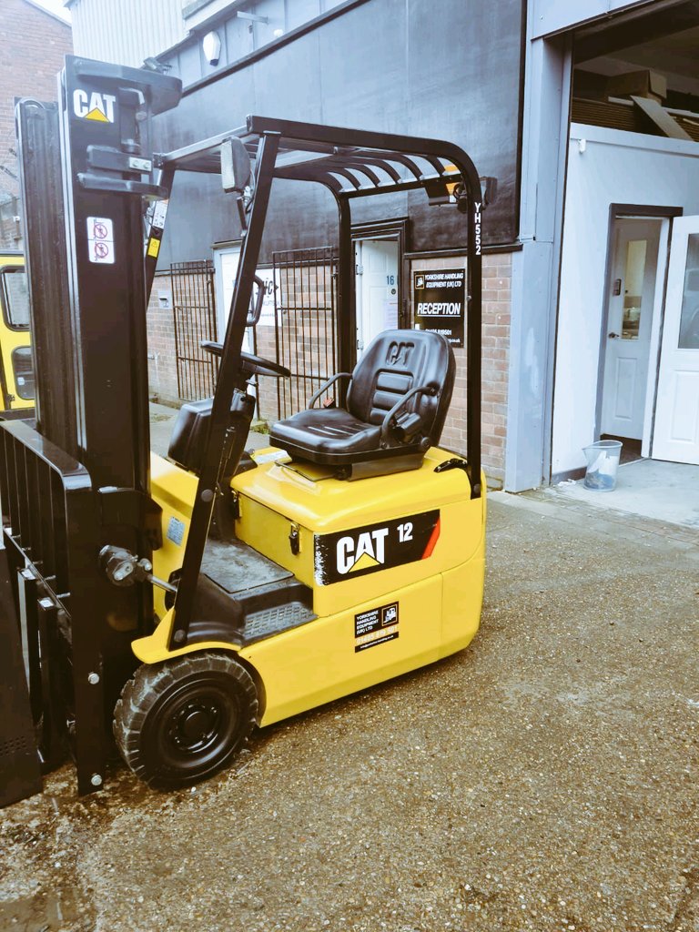 yorkshandling's tweet photo. Lisa who started with us back in September has completed her first truck from start to finish. And what a fantastic job she has done. 

For a local training centre who are expanding. JMT 
#justask
#familybusiness https://t.co/FIltvdj7bV