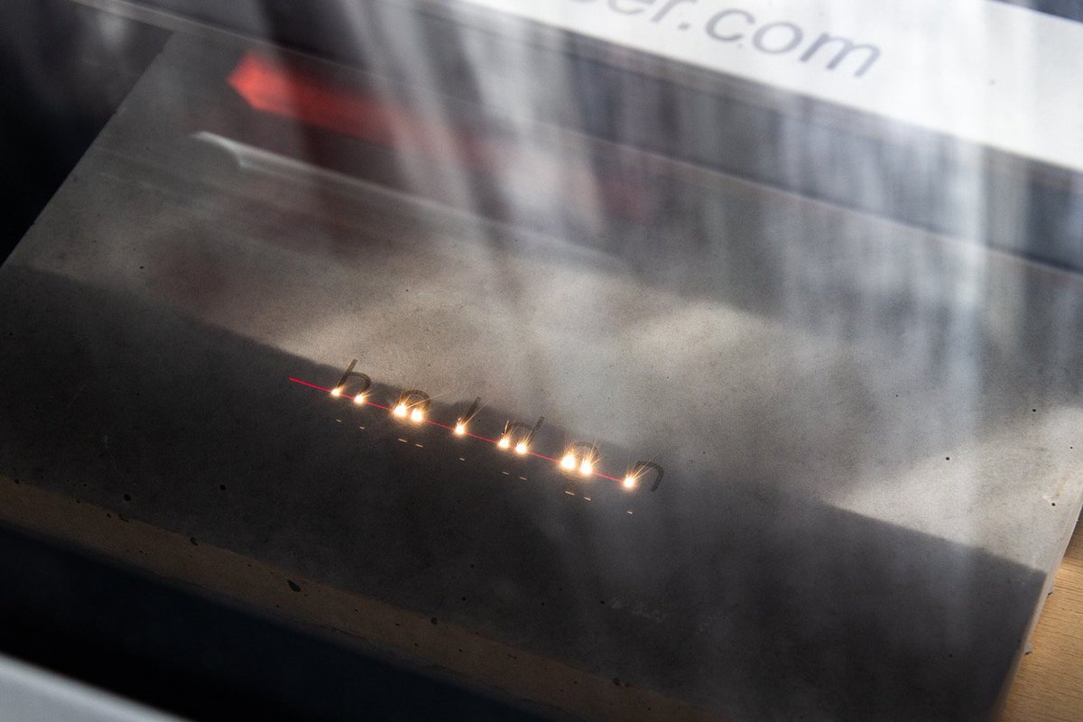 Beam me up, Scotty! Beton graveren voor Helden Optical