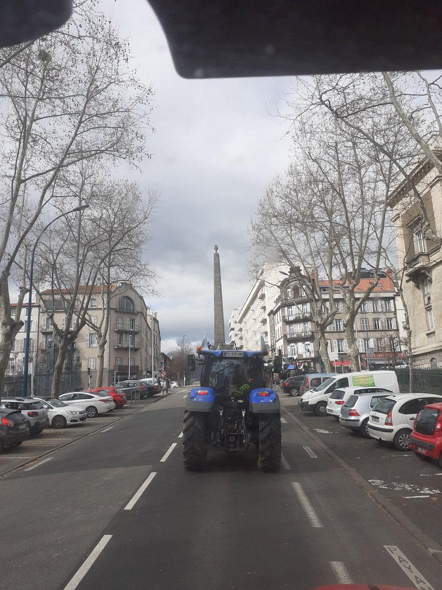 Fdsea43's tweet photo. Arrivée  à  la place de Jaude Clermont-Ferrand 

#LoiEGALIM #fdsea43 #pac #OnVousNourrit #JA43 https://t.co/WpSKlckWKP