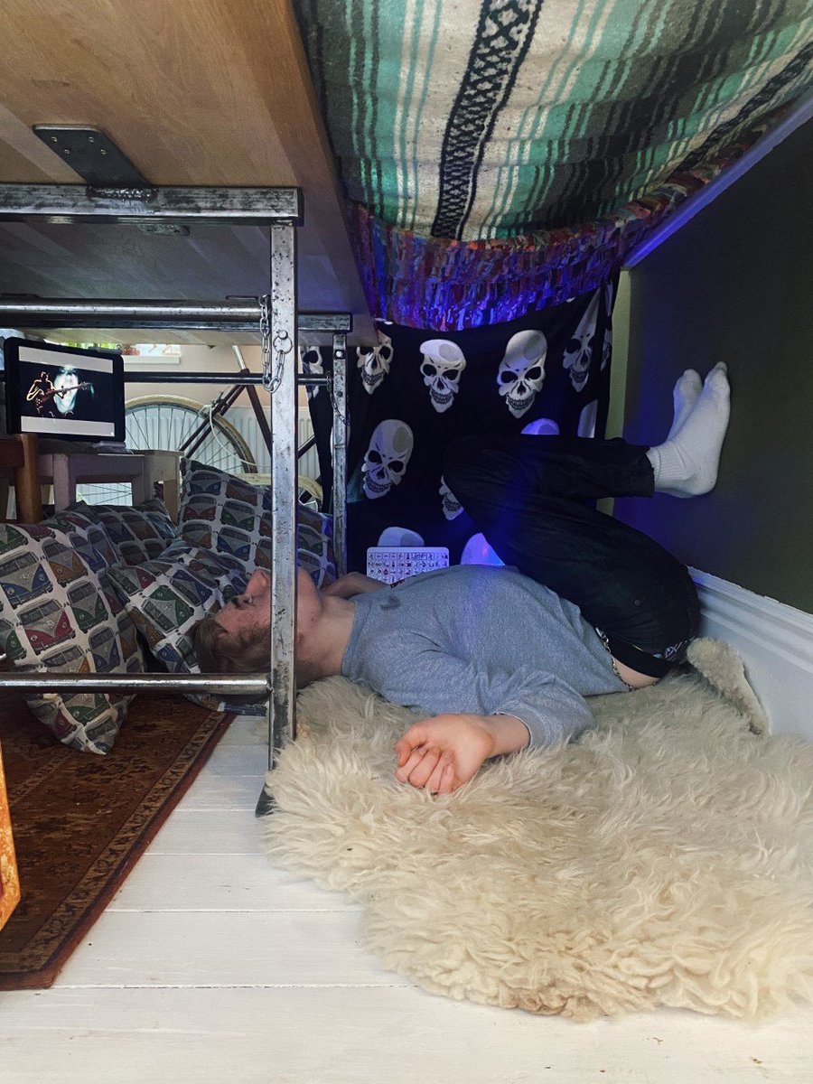 This Sixth Form student designed and built a shelter at home after his remote Homelessness day awareness lesson #raisetheroofhullhomelessproject