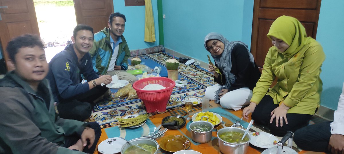 UsmanAbi5's tweet photo. Ngaliwet Bareng Teh @nem_a45, Kang @AgusBuhori3,
#MariBerPKB
@cakimiNOW
@SyaifulHooda
@sbanshori
@hasimadnan2024 https://t.co/NHgIhTIrEB