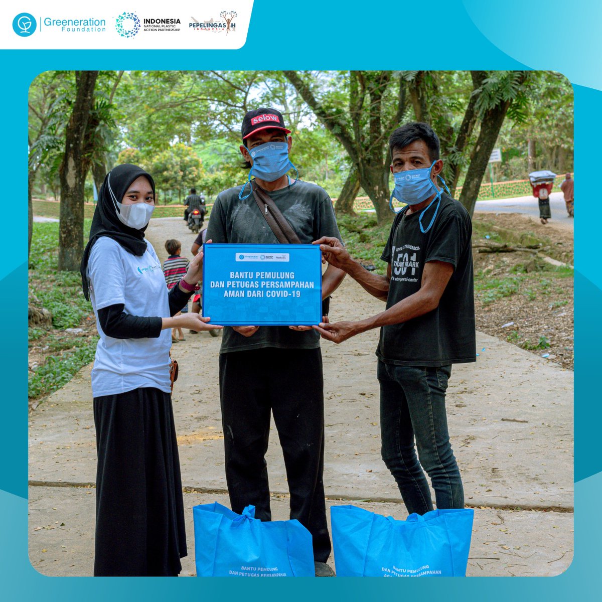 greenerationid's tweet image. #PROGRAMGF | Penyaluran Paket Bantuan Bantu Pemulung dan Petugas Persampahan Aman dari COVID-19 di Wilayah Kendari