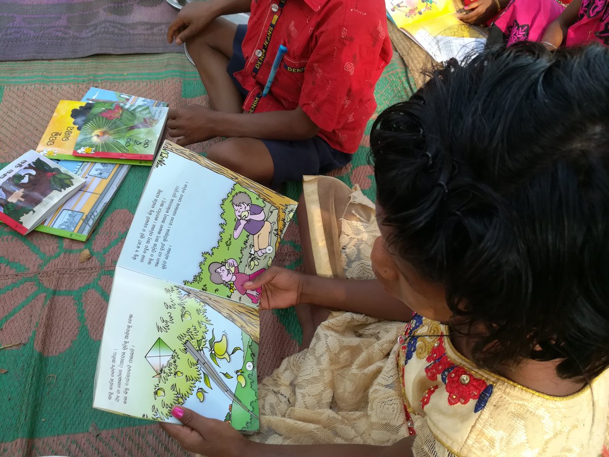 PranayManjari's tweet photo. When a small community library is constructed by the community, by using local materials n vernacular architecture skill; children of the community will definitely take the ownership to use the space, improvise it and sustain it. #CommunityLibrary #EdificeFoundation #Odisha https://t.co/NMEgAGLajn