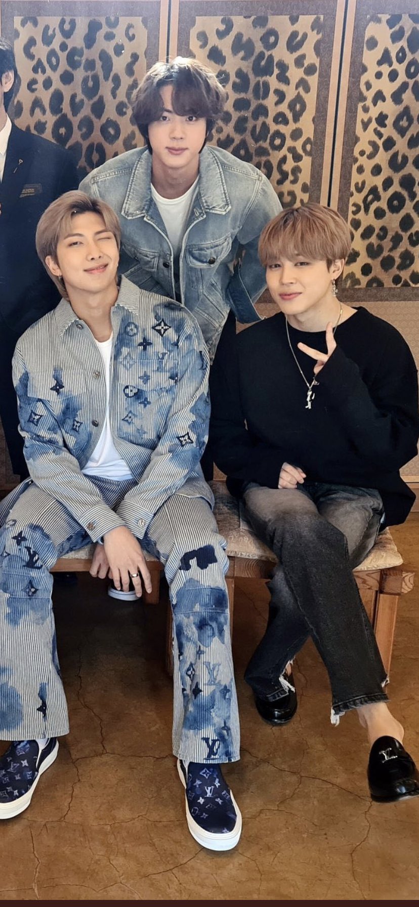 ウヌ ジミン 飲み屋のカウンターで男前2人と飲んで上機嫌になり大将に写真撮って貰うお金持ちの女のインスタやん ハッシュタグで語るタイプの 最高よ この素足好き T Co D2rlunkzyn Twitter ウヌ ジミン 飲み屋のカウンターで男前2人と飲んで上機嫌になり大将に写真撮って貰うお金持ちの女のインスタやん ハッシュタグで語るタイプの 最高よ この素足好き T Co D2rlunkzyn Twitter