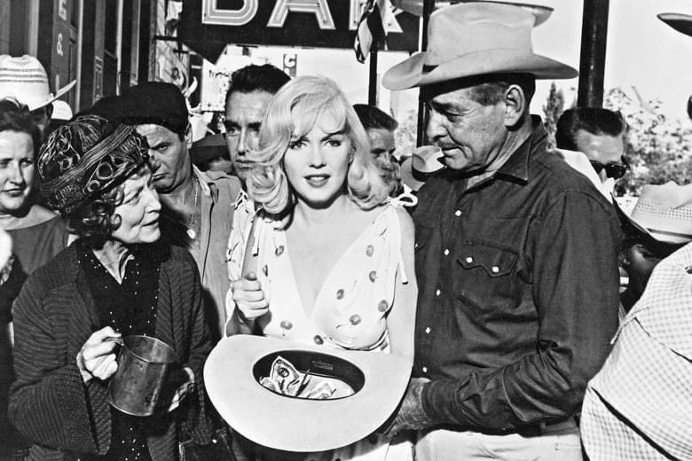 NevadaIndia's tweet photo. Did you know that the classic English movie 'The Misfits (1961)' starring the legendary diva Marilyn Monroe and Clark Gable was shot in #Nevada?💃🏻🕺🏻

The filming locations included the Pyramid Lake, Dayton, Reno, and Stagecoach.🎥 

📸 letterboxd; thetimes; thefilmyap telegraph https://t.co/wE9MfFqCyF