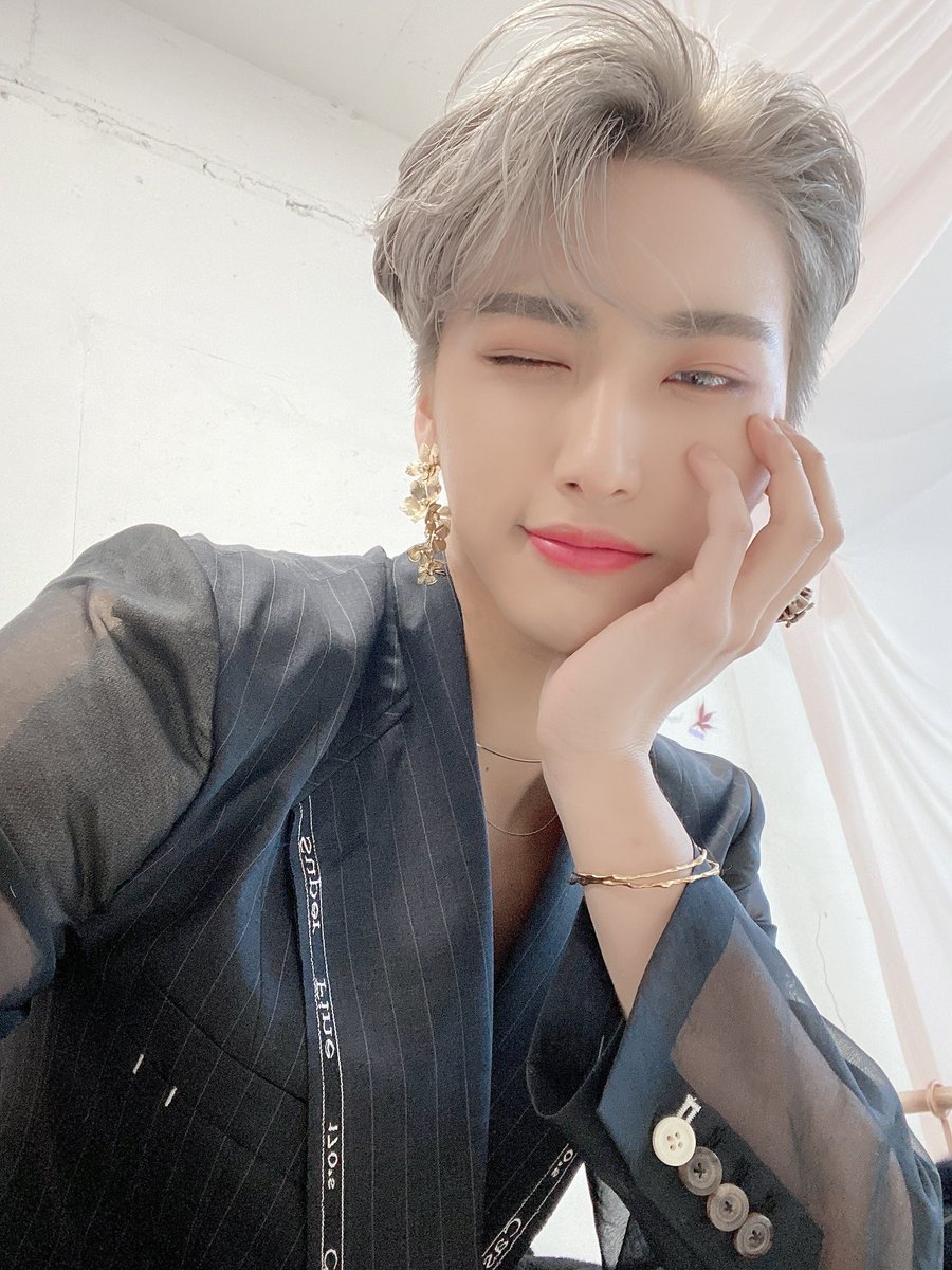ATEEZofficial's tweet photo. [#성화] I’m still here💙
#ATEEZ #에이티즈 https://t.co/JXCSp0hKuI