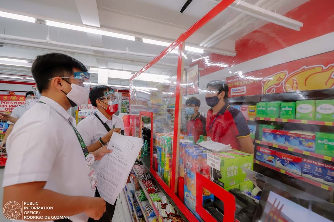 rex_gatchalian's tweet photo. closure of Alfamart Que Grande, Ugong branch for failing to implement the QR code contact tracing system, #ValTrace, and other health and safety protocols, March 25, 2021.

Bahagi kayo ng napakalaking mall conglomerate with so much resources. Ano ba yung sumunod na lang. https://t.co/ChG8NCa9CU