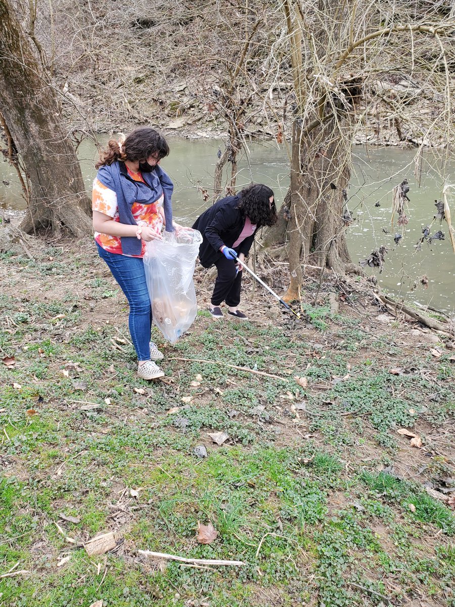 MrsTeaches's tweet photo. So proud to be a member of the Big Picture Academy family!! Tuesday we gave back to our community. We spent a beautiful day at Lake Shelby collecting trash from the recent flooding. @shelbycountysch @SCPS_BigPic @mshipley1313 @pbross81 https://t.co/HNGK4Pr06f