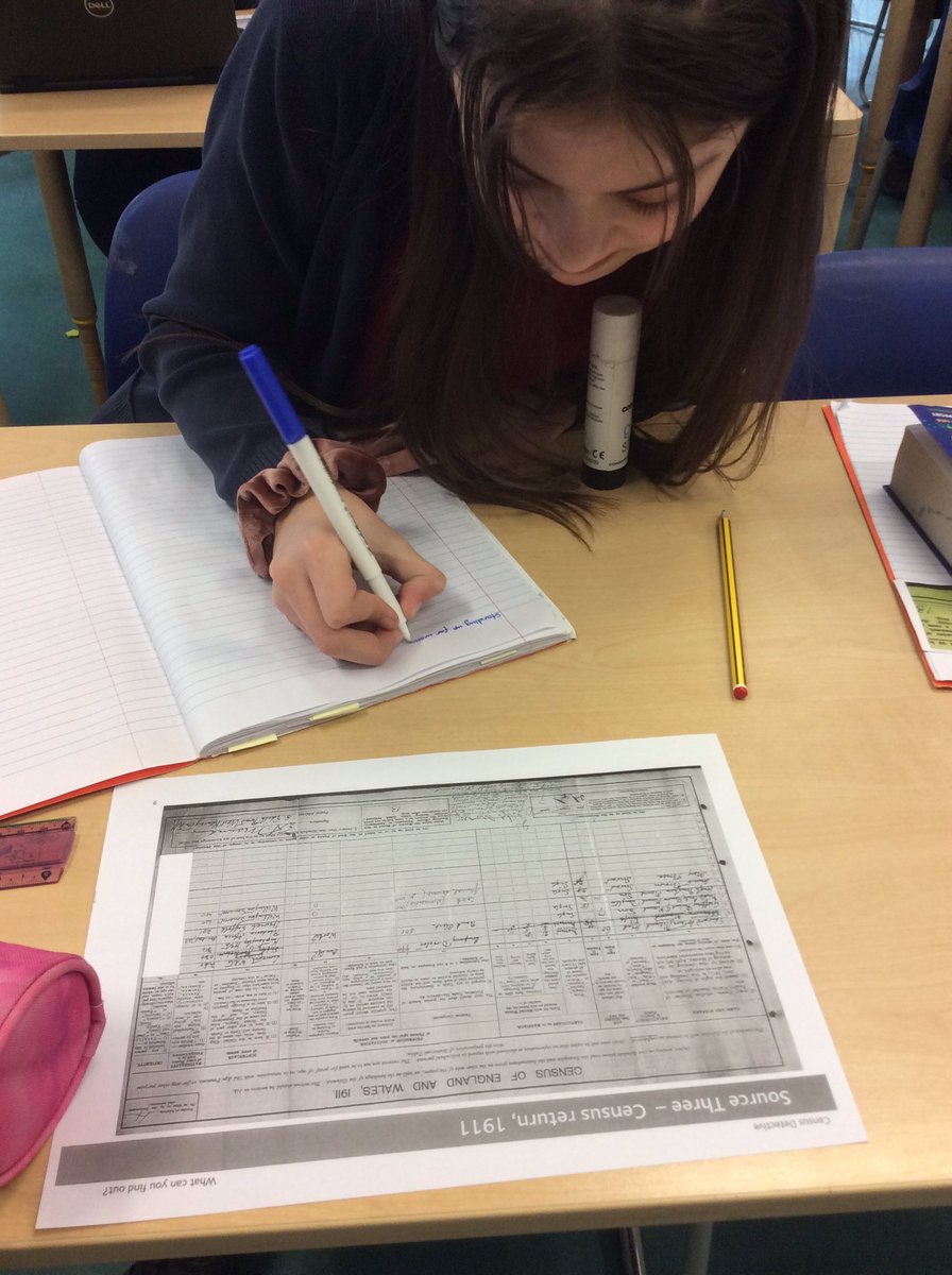 BatheastonPri's tweet image. Oak class are scanning the old census records to learn about the past in guided reading  #letscount #Census2021