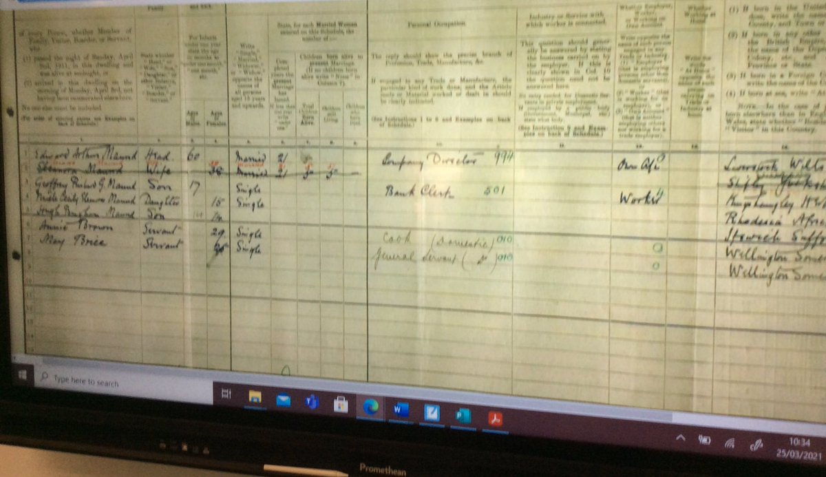 BatheastonPri's tweet image. Oak class are scanning the old census records to learn about the past in guided reading  #letscount #Census2021